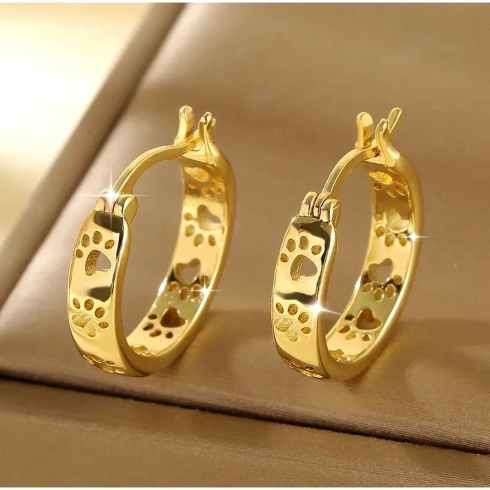 NWOT Gold Tone Paw‎ Print Hoop Earrings Cute Pet Lover Huggie Hoops